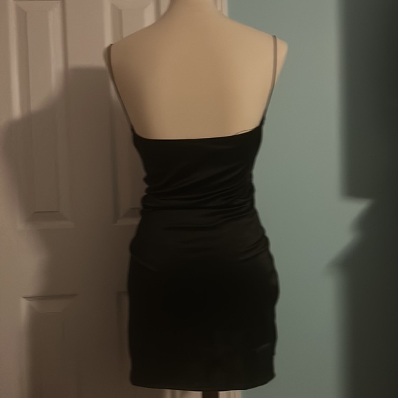 ZAFUL BLACK SATIN SLEEVELESS SQUARE NECK MINI DRESS - Picture 2 of 6